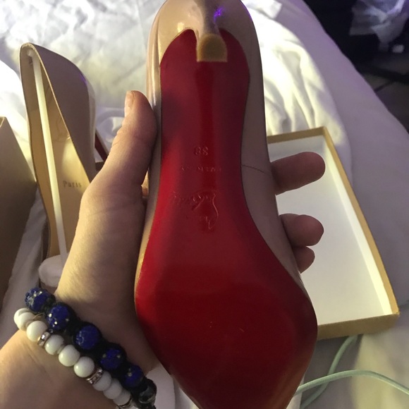 CHRISTIAN LOUBOUTINS  BN, original box, shoe bags, patent leather beige size 38 - Picture 6 of 10